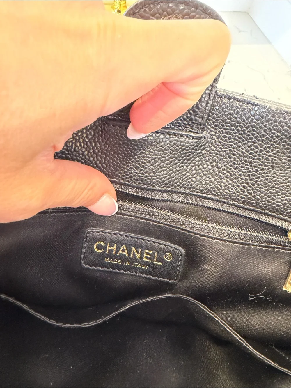 Chanel Black Quilted Leather Petite Shopping Tote with Gold Chain Straps - Picture 4 of 8